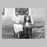 086-0055 Familie Wilhelm Schneider mit Sohn Siegfried im August 1939 in Roddau Perkuiken.jpg